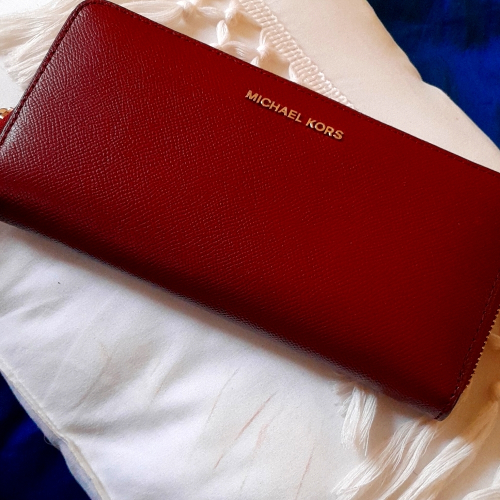 Brand new Michael Kores wallet